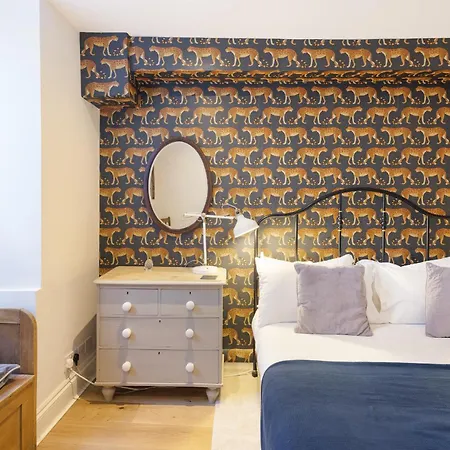 Stunning Centre Living With Parking *