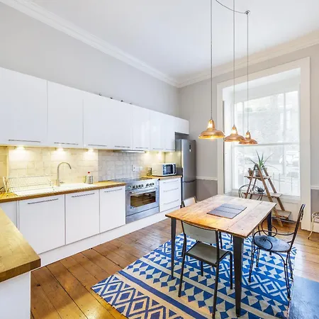 Stunning Centre Living With Parking