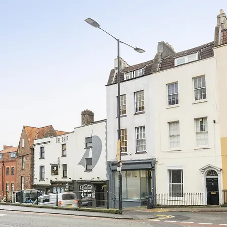 Stunning Centre Living With Parking Lejlighed