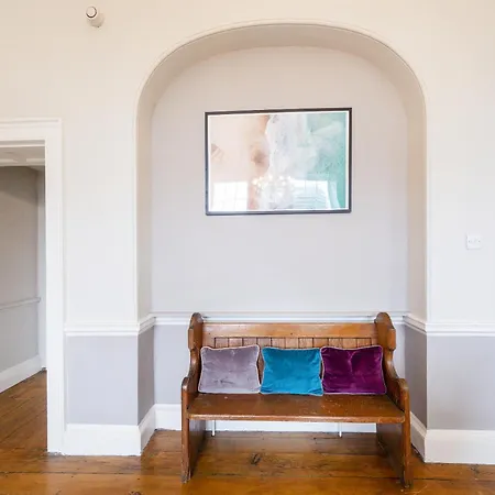 Stunning Centre Living With Parking *