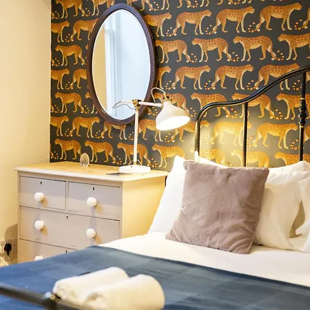 Stunning Centre Living With Parking Apartamento Bristol