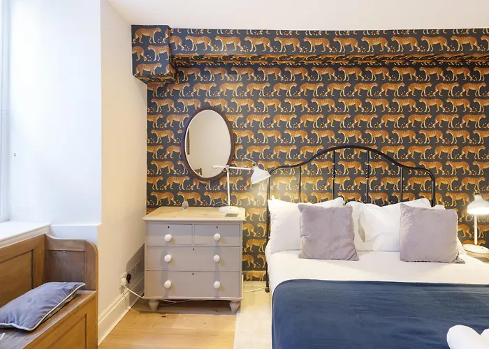 Stunning Centre Living With Parking *