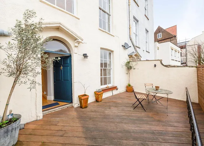 Stunning Centre Living With Parking * Bristol