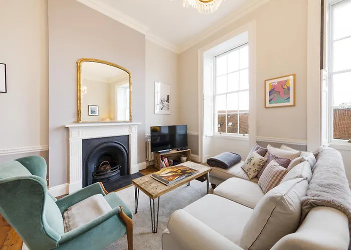 Stunning Centre Living With Parking *