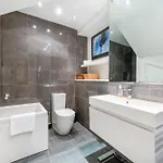 Apartment Stunning Centre Living With Parking *
