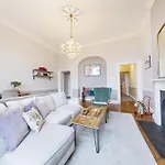 Apartment Stunning Centre Living With Parking
