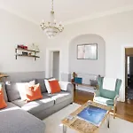 Stunning Centre Living With Parking Apartment Bristol