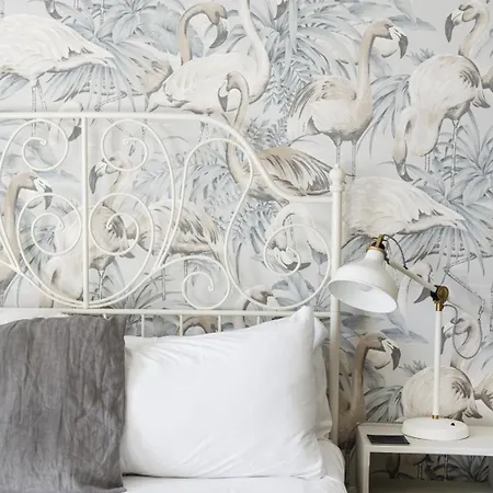 Stunning Centre Living With Parking Apartament *