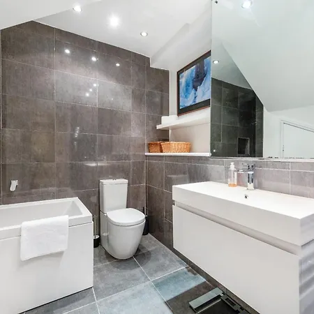 Apartament Stunning Centre Living With Parking *